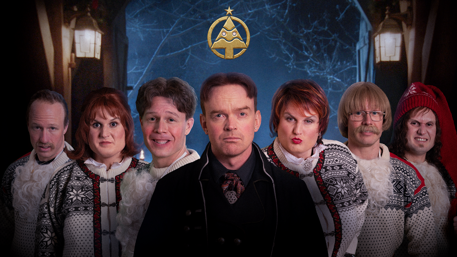 Herman Flesvig og Kevin Vågenes spiller flere roller i den nye julekalenderen «Nissene i skjul». Mikkel Niva spiller rollen som programleder. Seefood TV/NRK